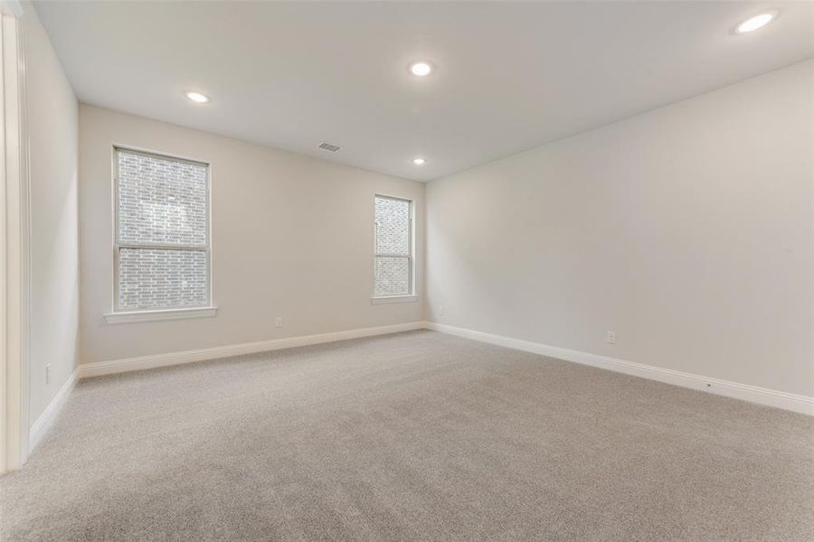 Spacious, unfurnished interior of a new home in Villages of Creekwood, Frisco (Image 35).