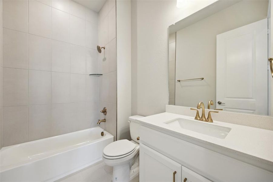 Secondary Bath with Shower/Tub combo