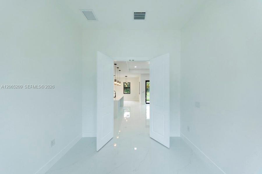 Spacious, unfurnished interior of a new home in , Lehigh Acres (Image 83).