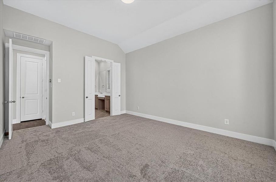 Spacious, unfurnished interior of a new home in Monterra, Fate (Image 18).