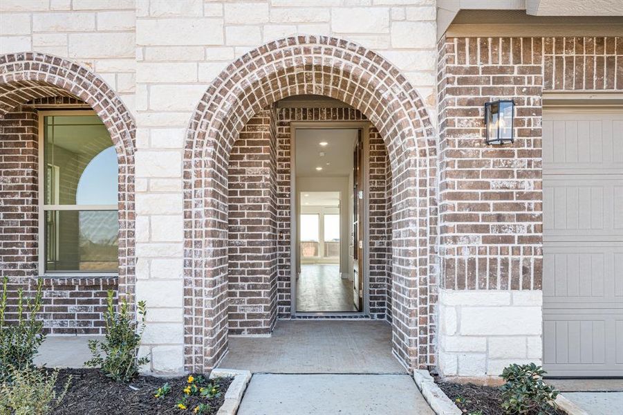Exterior details and patio area of a home in El Dorado, Granbury (Image 26).