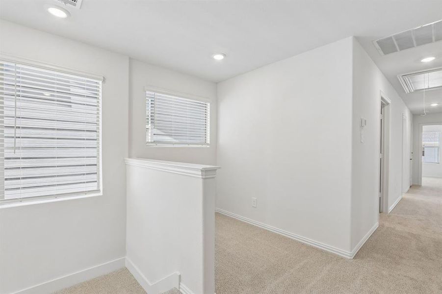 Spacious, unfurnished interior of a new home in Oak Ridge Park, Corinth (Image 38).