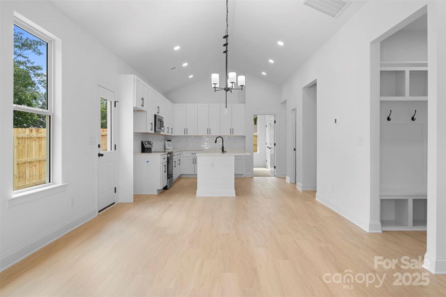 Living room/Dining area