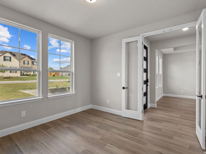 Spacious, unfurnished interior of a new home in Potranco Oaks, Castroville (Image 35).