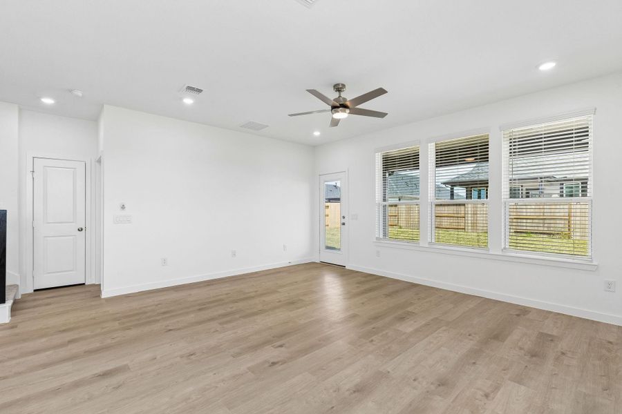 Spacious, unfurnished interior of a new home in Windcress, Cove (Image 21).