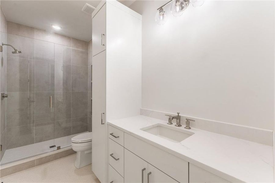 Furnished interior view inside a new home in , Alpharetta (Image 5).