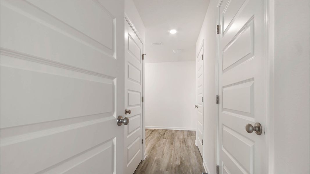 Representative unfurnished interior of a home built from the Ryder by D.R. Horton in Ashton Park Phase III, Freeport (Image 27).