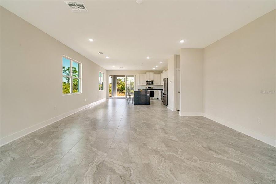 Spacious, unfurnished interior of a new home in , Rotonda West (Image 26).