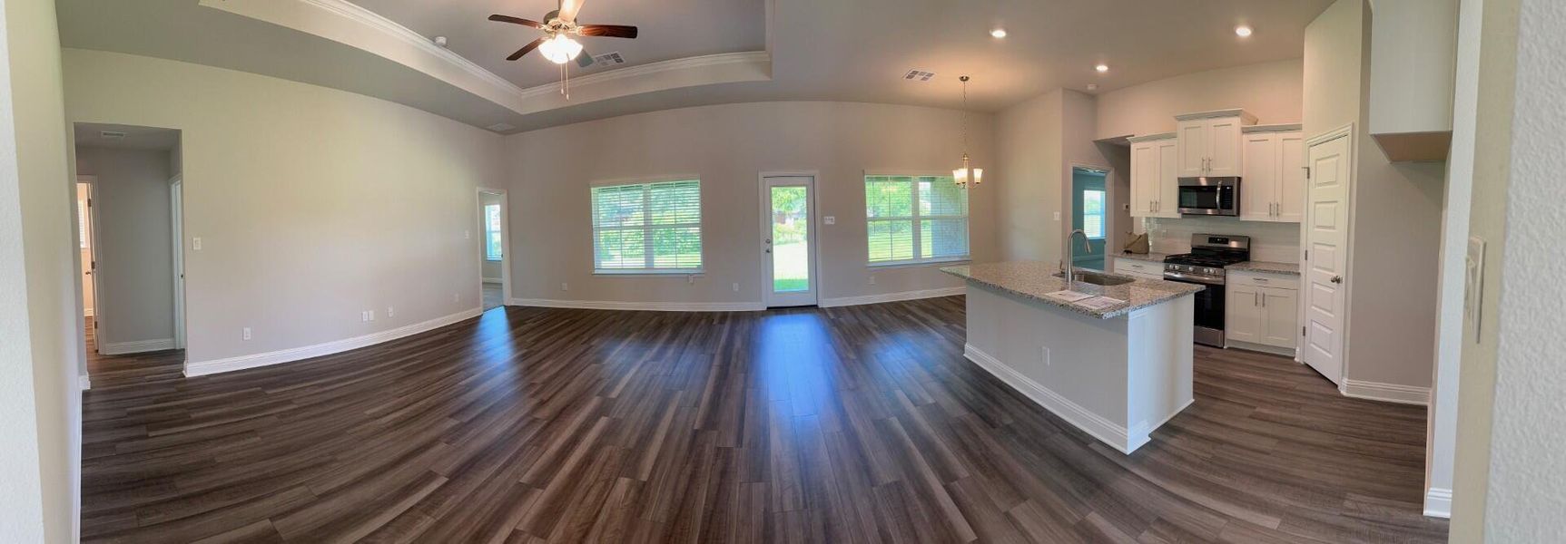 Spacious, unfurnished interior of a new home in Greystone, Angleton (Image 15).