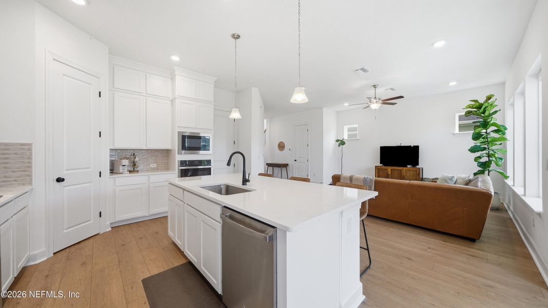 Furnished interior view inside a new home in Seven Pines 40' Front Entry, Jacksonville (Image 21).