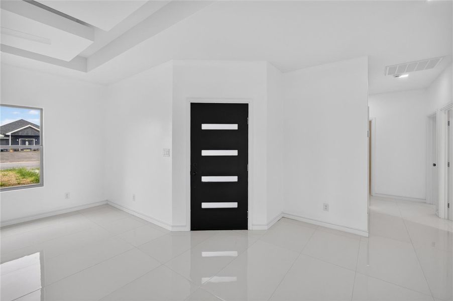 Spacious, unfurnished interior of a new home in , Donna (Image 13).