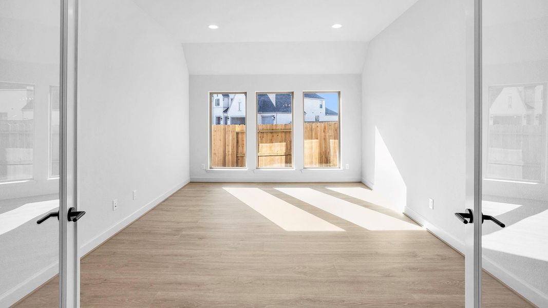 Spacious, unfurnished interior of a new home in Briarley 70', Montgomery (Image 13).