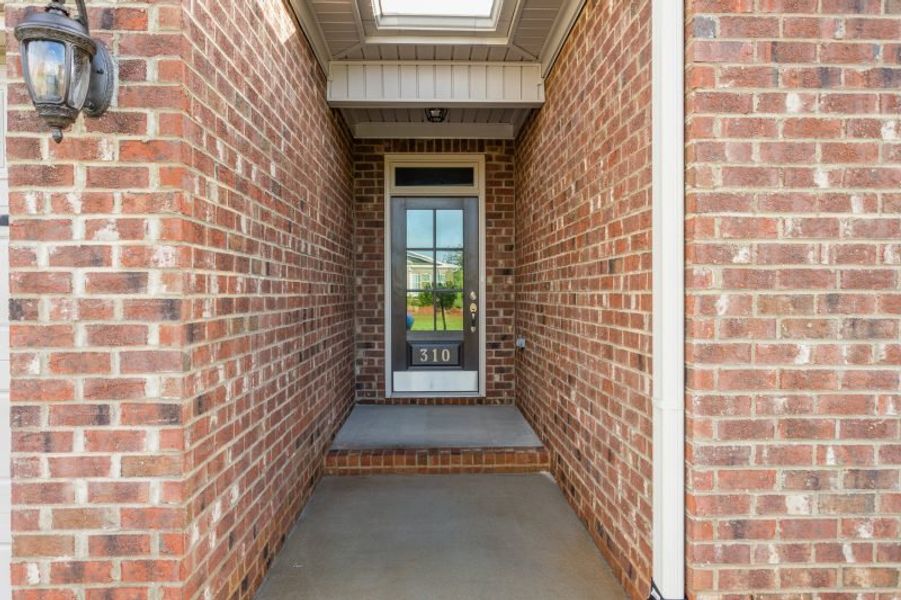 Representative exterior details of a home built from the Ellington by Keystone Homes NC in Weybridge, Burlington (Image 3). Representative exterior details of a home built from the Ellington by Keystone Homes NC in Weybridge, Burlington (Image 3).