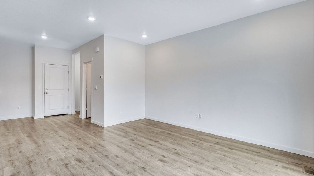 Spacious, unfurnished interior of a new home in Ellston Park, Colorado Springs (Image 16).