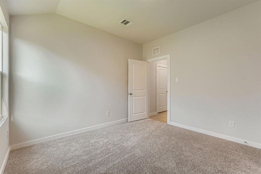 Spacious, unfurnished interior of a new home in Middlefield Village, Dallas (Image 25).