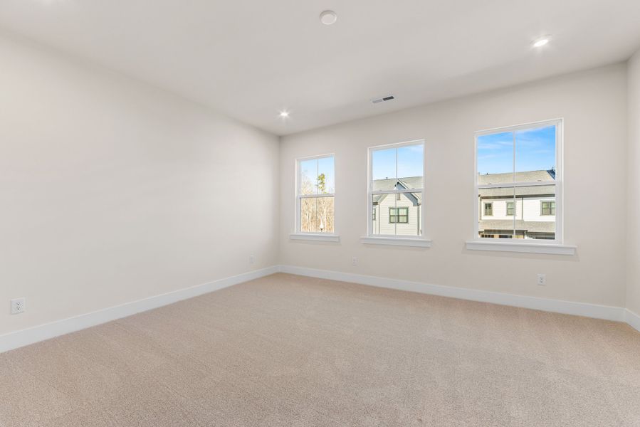 Spacious, unfurnished interior of a new home in Seven Oaks, Belmont (Image 39).