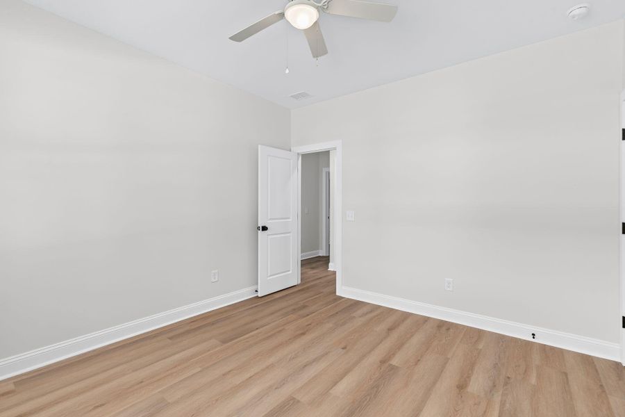 Spacious, unfurnished interior of a new home in , Summerville (Image 24).