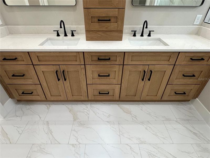 Close-up of interior finishes inside a home in , Chiefland (Image 22).