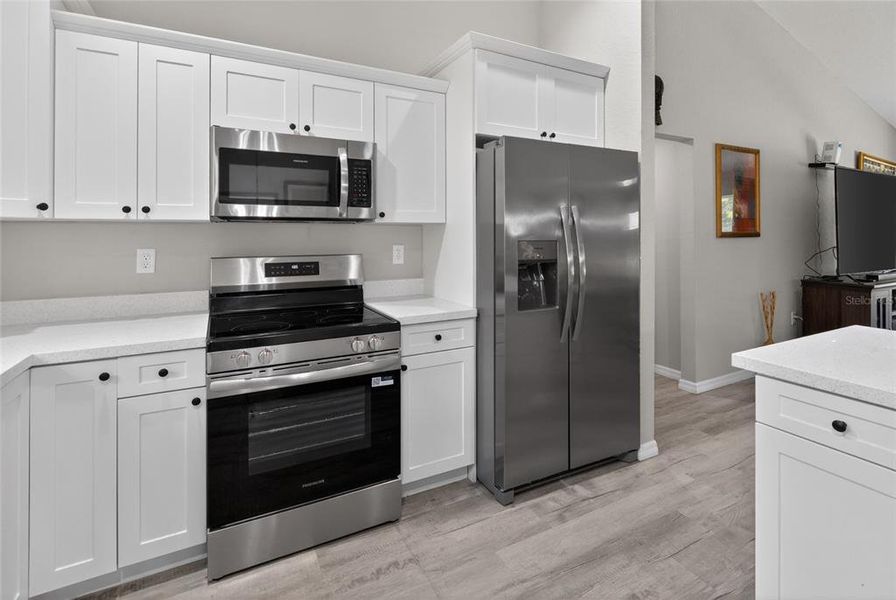 Furnished interior view inside a new home in , Ocklawaha (Image 6).