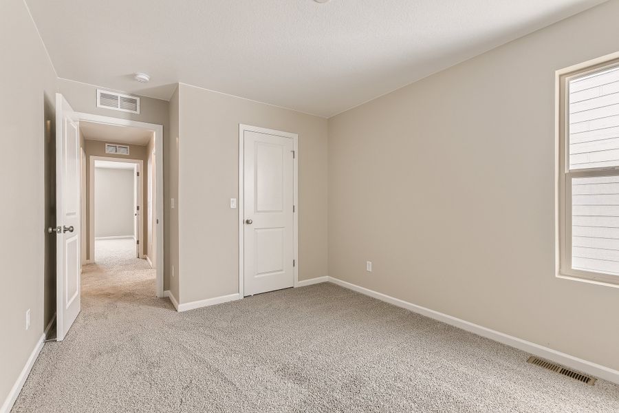 Spacious, unfurnished interior of a new home in The Aurora Highlands, Aurora (Image 17).