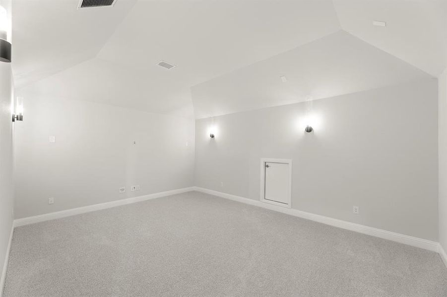 22_23. 3802 Windmere - Media