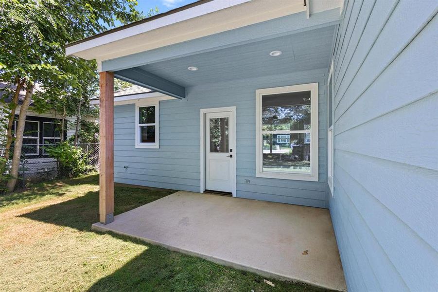 Exterior details and patio area of a home in , Denison (Image 3).