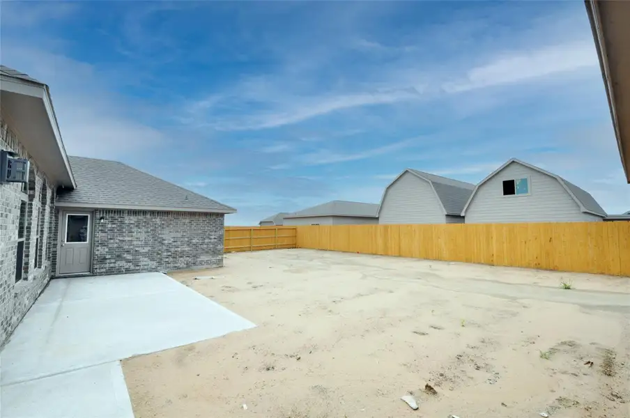 Exterior details and patio area of a home in , League City (Image 3).