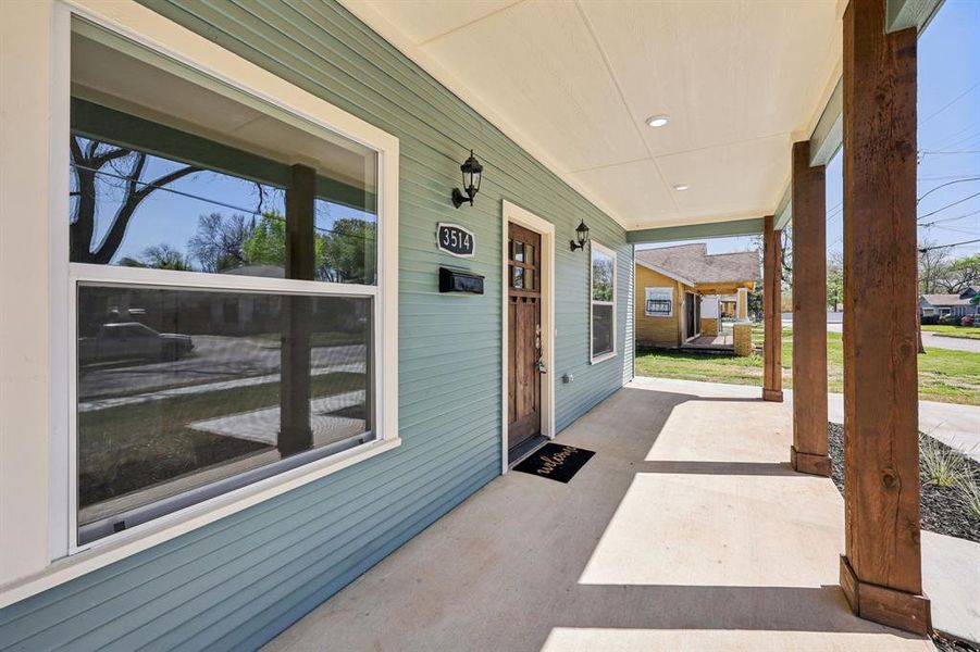 Exterior details and patio area of a home in , Dallas (Image 4).