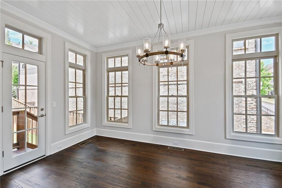 Spacious, unfurnished interior of a new home in Laurel View, Suwanee (Image 36).