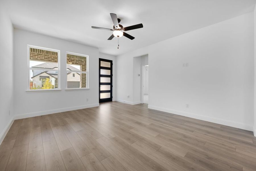 Spacious, unfurnished interior of a new home in Cross Creek Meadows, Celina (Image 7).