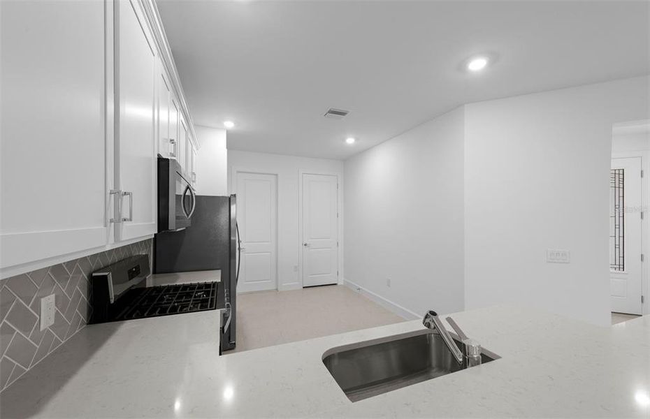 Furnished interior view inside a new home in Del Webb Catalina, Lakewood Ranch (Image 4). Furnished interior view inside a new home in Del Webb Catalina, Lakewood Ranch (Image 4).