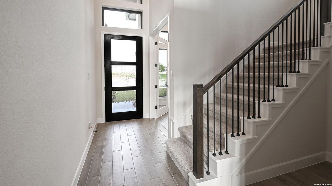 Spacious, unfurnished interior of a new home in Cibolo Valley Heights, Cibolo (Image 17).