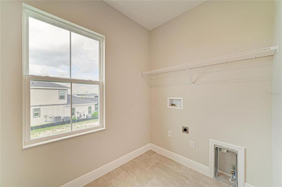 Spacious, unfurnished interior of a new home in North River Ranch, Parrish (Image 39).