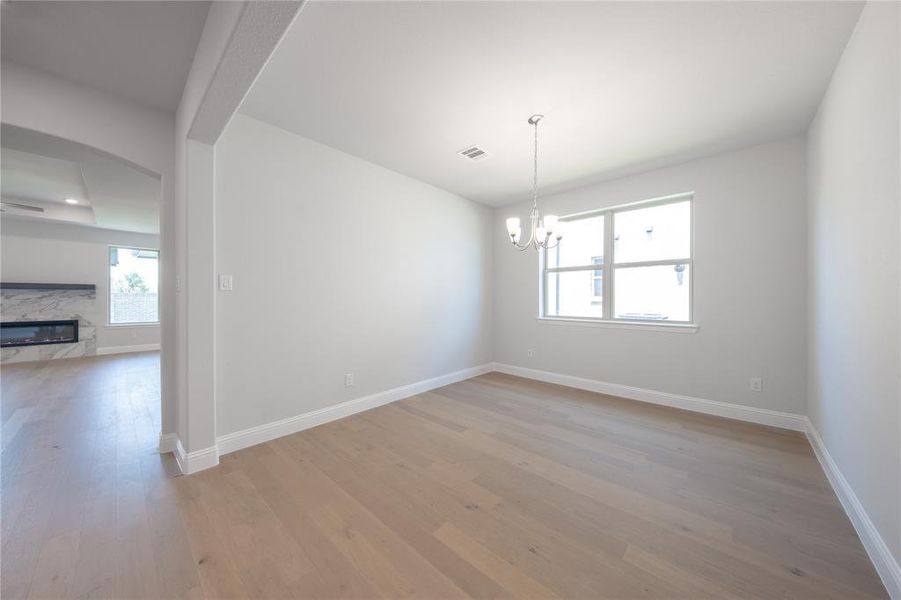 Spacious, unfurnished interior of a new home in Valencia on the Lake: Valencia 50s, Little Elm (Image 15). Spacious, unfurnished interior of a new home in Valencia on the Lake: Valencia 50s, Little Elm (Image 15).