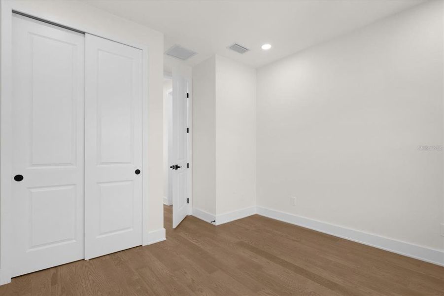 Spacious, unfurnished interior of a new home in , Orlando (Image 67).