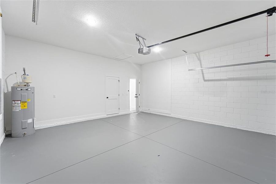 Spacious, unfurnished interior of a new home in , Ocala (Image 29).