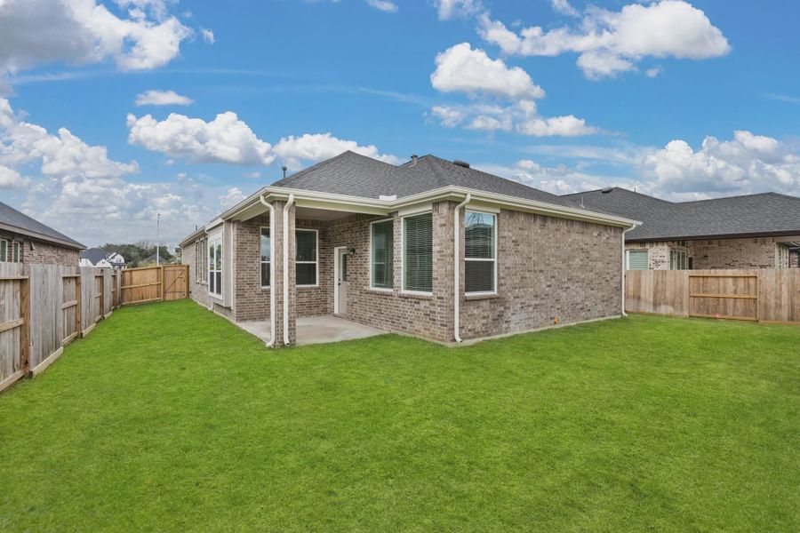 Representative exterior details of a home built from the Rowen by Chesmar Homes in Brookewater 45's, Rosenberg (Image 4).