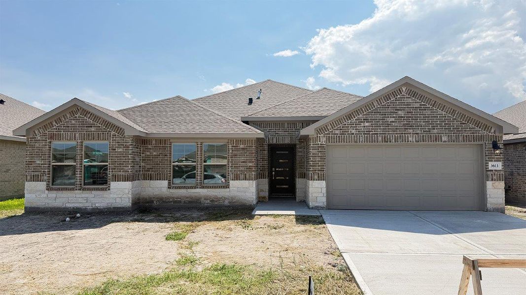 Exterior details and patio area of a home in The Lakes Northwest, Corpus Christi (Image 1). Exterior details and patio area of a home in The Lakes Northwest, Corpus Christi (Image 1).