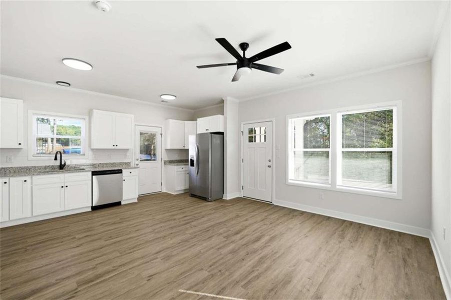 Spacious, unfurnished interior of a new home in , Athens (Image 10).