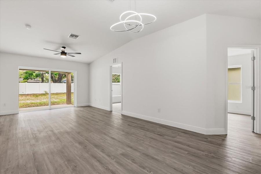 Spacious, unfurnished interior of a new home in , Leesburg (Image 20).