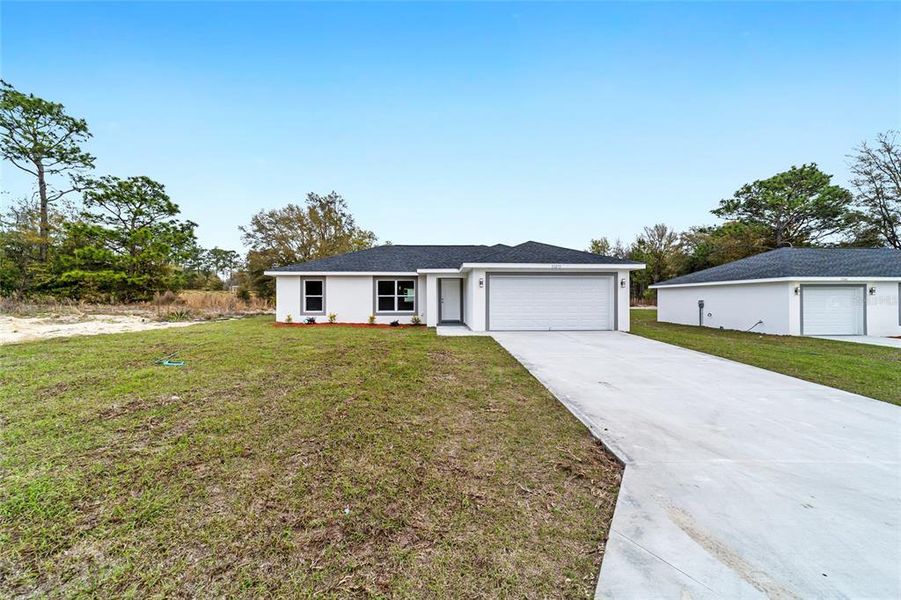 Exterior details and patio area of a home in , Dunnellon (Image 23). Exterior details and patio area of a home in , Dunnellon (Image 23).