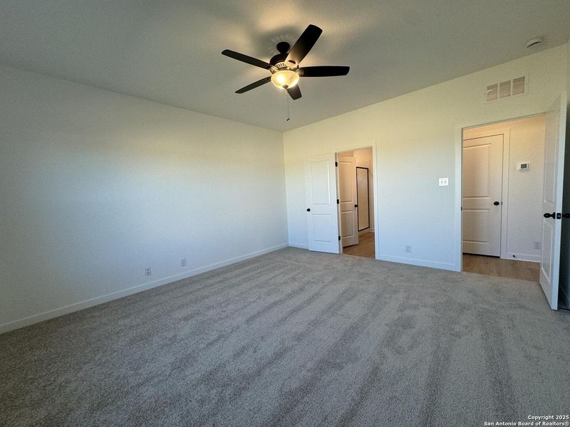 Spacious, unfurnished interior of a new home in Enclave at Hennersby Hollow 50's, San Antonio (Image 18).