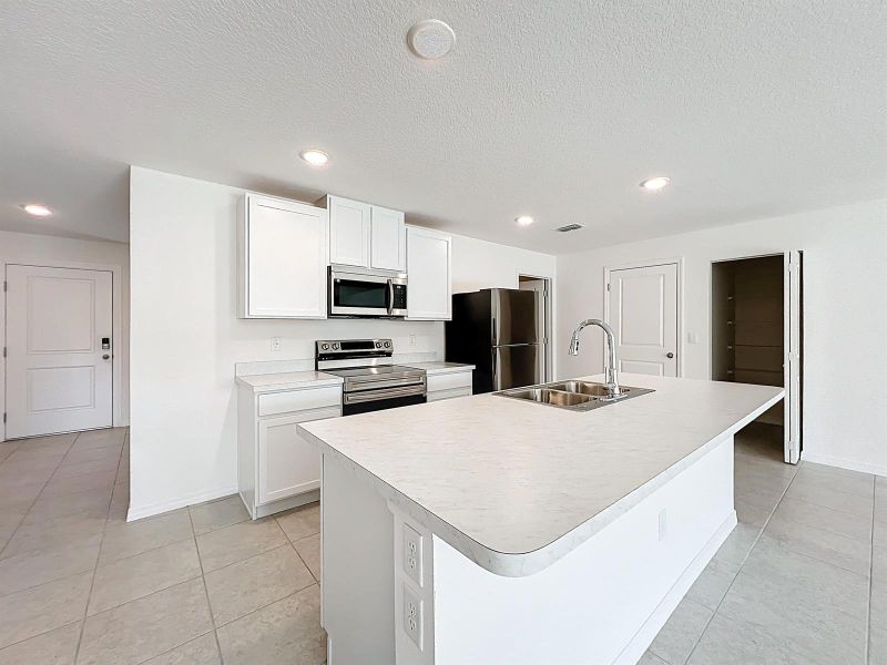 1390 Schumann Drive-33