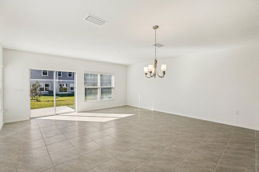 Spacious, unfurnished interior of a new home in Reserve at Forest Lake Townhomes, Lake Wales (Image 11).