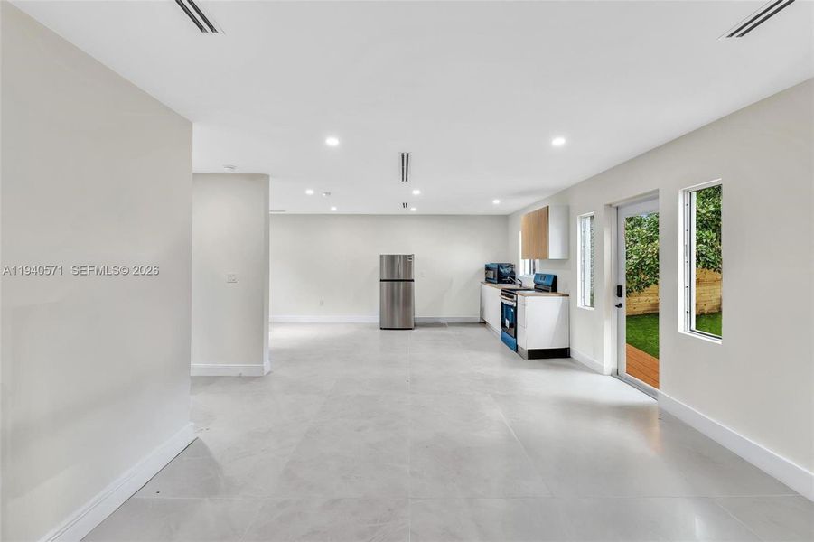 Spacious, unfurnished interior of a new home in , Miami (Image 53).