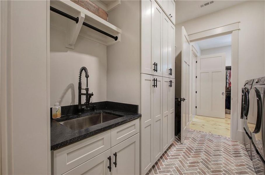 Furnished interior view inside a new home in , Temple (Image 58).