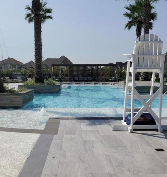 Community amenities in Candela, Richmond (Image 8).