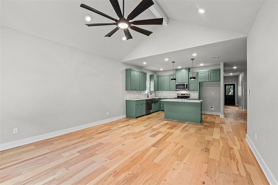 Spacious, unfurnished interior of a new home in , Granbury (Image 21). Spacious, unfurnished interior of a new home in , Granbury (Image 21).