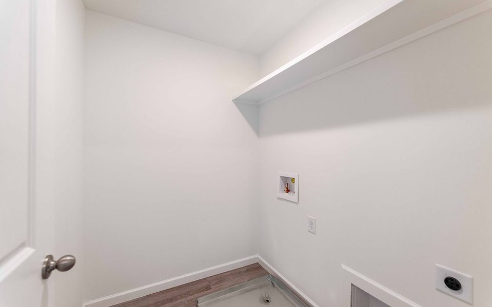 Image 38 of a home in Stonehenge.