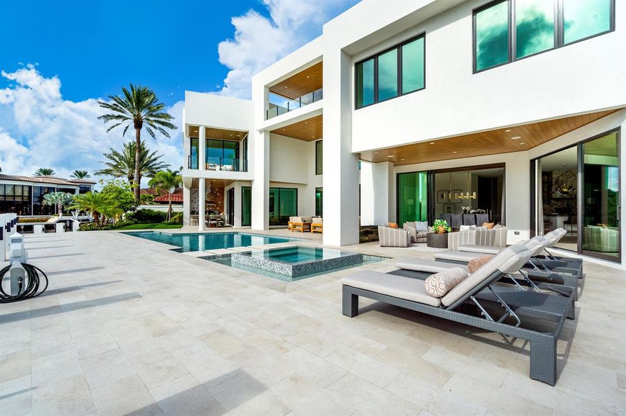 mls_POOL_LOUNGE_SEATING_TO_REAR_RIGHT mls_POOL_LOUNGE_SEATING_TO_REAR_RIGHT